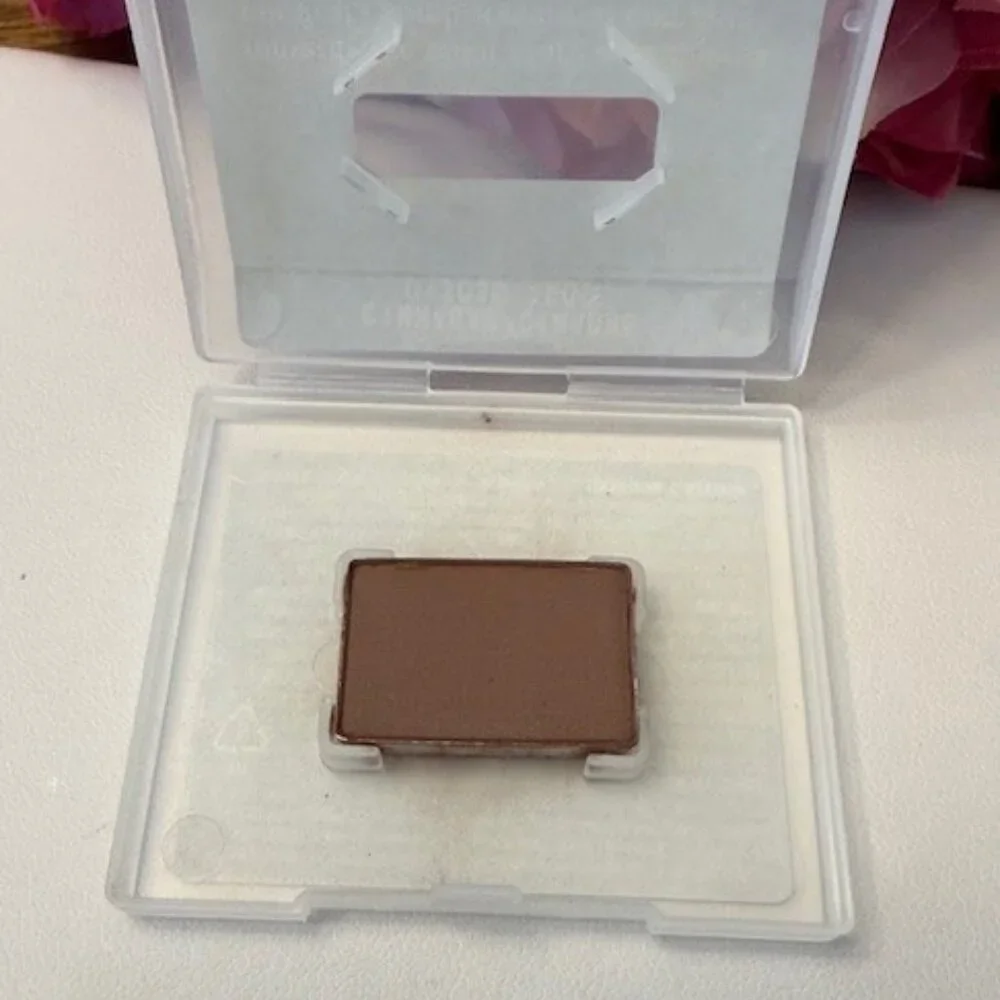 MARY KAY Mineral Eye Color:  Cinnabar (Discontinued shade)